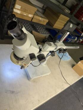 5x-30x Amscope Sw-3b Binocular Microscope Sw-3b. Includes Light Source. 5x-30x. Excellent