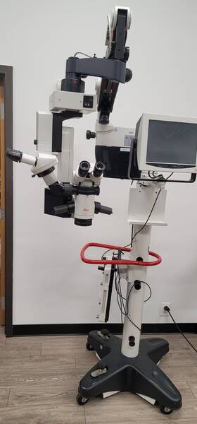 M844 Leica M820 Operating Microscope F19 Floorstand Ophthalmology Vitreo Retinal