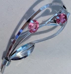 Vintage Rolyn Inc Sterling Silver Pink Glass Sets Prong With Leaf Design. Fixed Price $19.95.